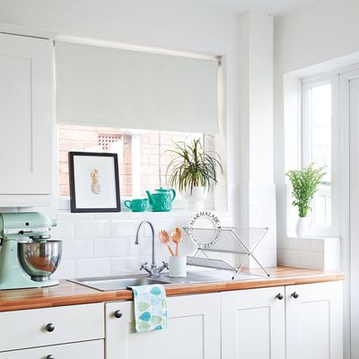 How to hang a roller blind like a pro - an easy guide to update your windows in no time