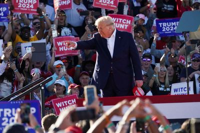 Amidst Heatwave, Trump Hosts Rally In Nevada