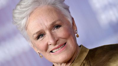 Glenn Close's bookshelf is cleverly organized to be a 'center for relaxation,' according to Feng Shui experts