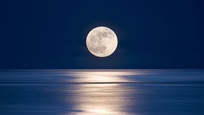 How to photograph the full moon