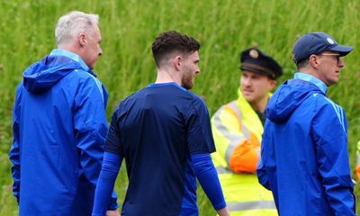 ‘He is fine’: Scotland assistant Carver plays down Andy Robertson injury scare