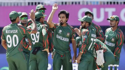Tanzim, Taskin shine as Bangladesh limit South Africa to 113/6 in T20 World Cup