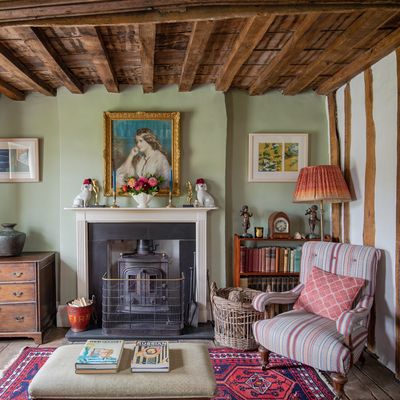 The sensitive renovation of this Tudor house revealed exciting discoveries