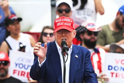 "Suckers": Trump denies mocking soldiers