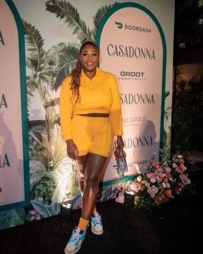 Serena Williams Glows In Yellow With Friends