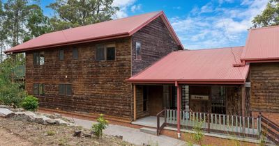 'Quirky' Batemans Bay log cabin subject of bidding war in slow market