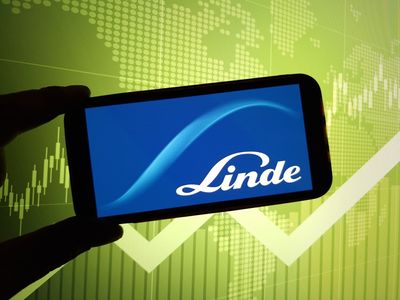 Linde Stock: Is LIN Underperforming the Basic Material Sector?