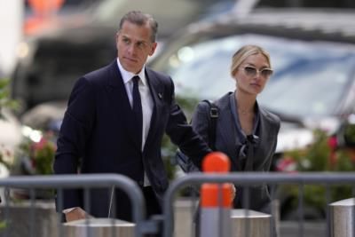 Hunter Biden Leaves Courthouse Hand In Hand With Wife