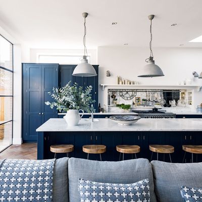 Navy kitchen ideasthat add an element of sophistication to any space