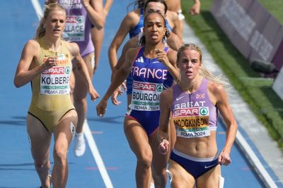 Keely Hodgkinson dominates to reach 800m final in Rome