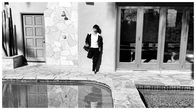 When Shah Rukh Khan's fans caught a glimpse of his swanky Beverly Hills mansion while on tour: WATCH