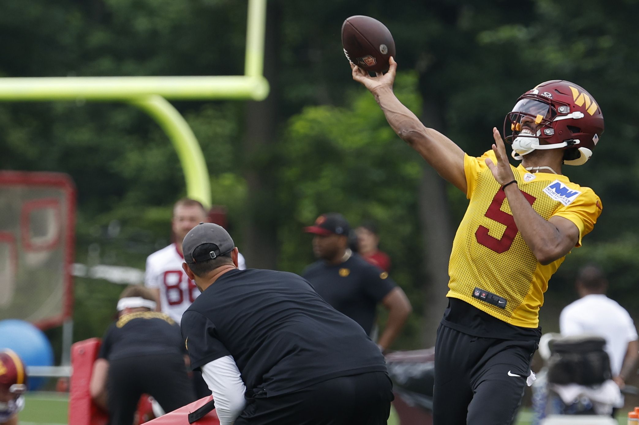 Quarterback drill has Jayden Daniels’ accuracy on…