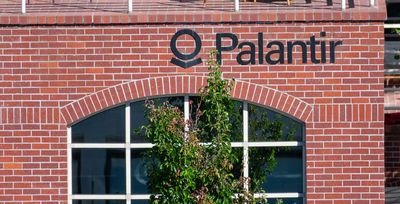 Palantir Rebounds On Strong AI Outlook, Nears Buy Point