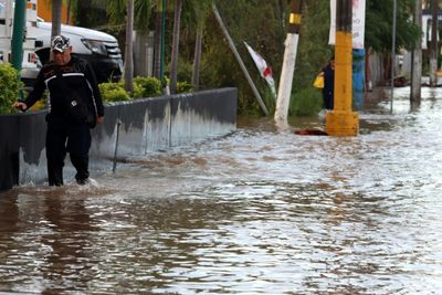 Southern Florida sees one-in-a-thousand year rainfall and flash flooding