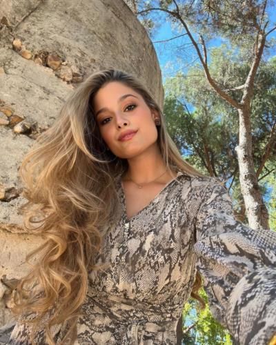 Camila Díaz Radiates Elegance In Grey Printed Ensemble