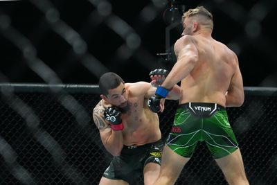 Dricus Du Plessis: Robert Whittaker beating Khamzat Chimaev at UFC on ABC 6 doesn’t warrant title shot