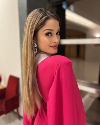 Camila Díaz: Exuding Elegance In Pink