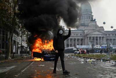 Fires, Teargas As Argentine Police Clash With Protesters