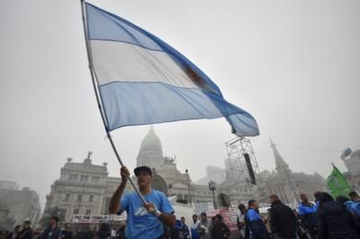 Argentine Riot Police Disperse Protesters Ahead Of Key Vote