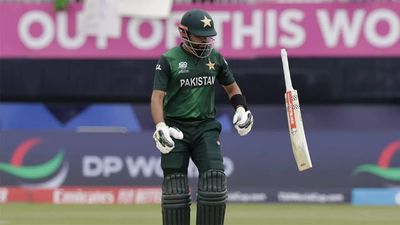 'Inse jyada buzdil cricketers aaj tak nahi dekhe': Former Pakistan cricketers slam Babar Azam-led T20 World Cup team