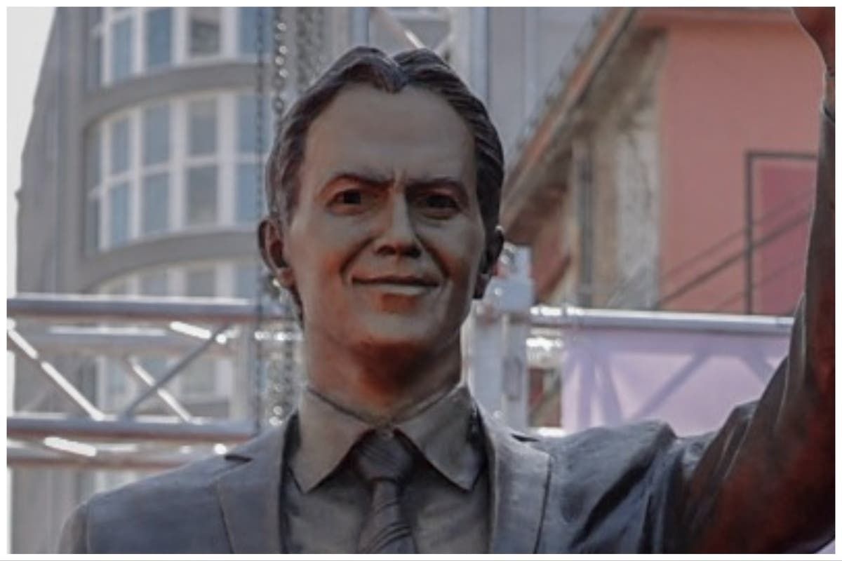 People are convinced Tony Blair statue unveiled in…