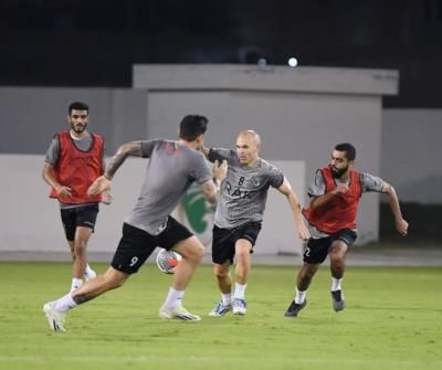 Andrés Iniesta Prepares For Match With Focused Football Practice