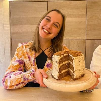 Tinne Gilis Poses With Cake For Picture-Perfect Moment