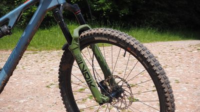 RockShox latest Lyrik Ultimate tough trail MTB fork gets a damper upgrade and new refinements, I put it to the test to see how it fared