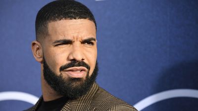 “Likely to cause confusion, mistake, and deception”: Drake is sued for T-shirt copyright infringement