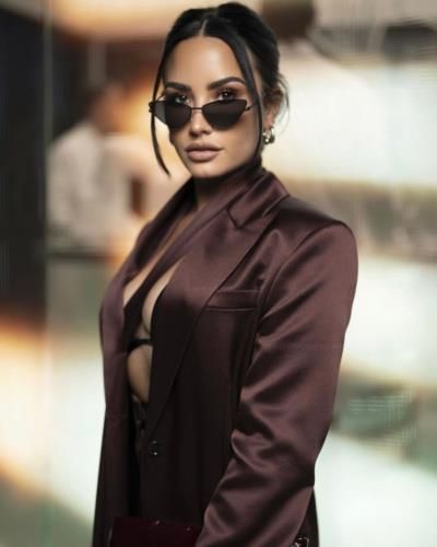 Demi Lovato Stuns In Stylish Photoshoot With Friends