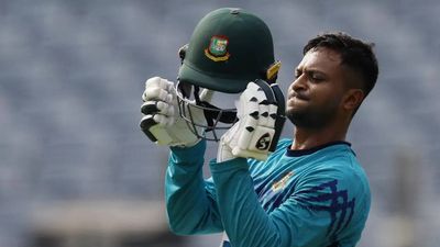 'Who?' Shakib Al Hasan butts in as a journalist questions about Virender Sehwag criticising him - watch