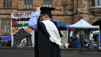University orders pro-Palestine protesters to leave
