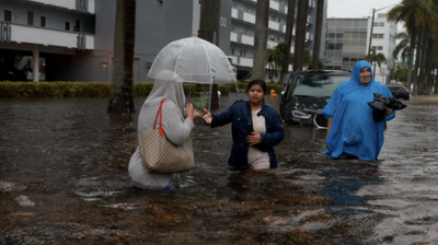 South Florida flooding: Latino celebrities, the Argentina soccer team and millions of residents affected