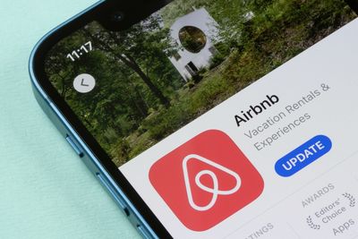 Is Airbnb Stock Outperforming the Dow?