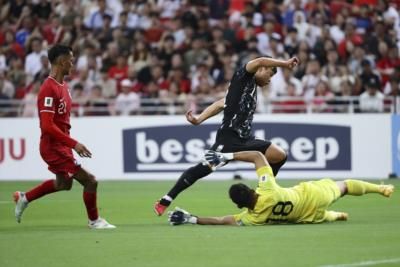 Chinese Soccer Fans Support Singaporean Goalkeeper's Food Stall