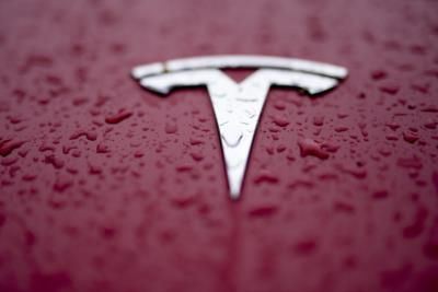 Tesla Autopilot System Crashes Into Parked Police Vehicle