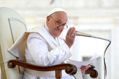 Pope Francis brings comedians to Vatican