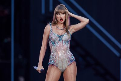 Fans say Swift blocked fellow artist's #1