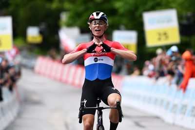Demi Vollering wins stage 1 of the Tour de Suisse Women ahead of Gaia Realini on mountaintop finish