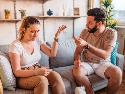 Boyfriend leaves girlfriend behind to go on vacation – because she can’t afford it