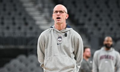 Dan Hurley’s wife talks about crying while meeting with the Lakers, Jeanie Buss