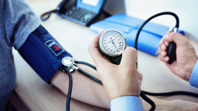 How to manage high blood pressure level during hot weather?