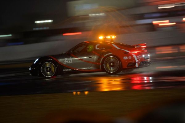 Le Mans 24h, H15: Heavy rain neutralises race behind safety car