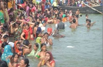 Holy dip in Ganga at Varanasi, Haridwar by devotees on 'Ganga Dussehra'