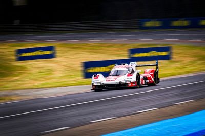 Le Mans 24h, H18: Porsche surges ahead of Toyota as safety car returns
