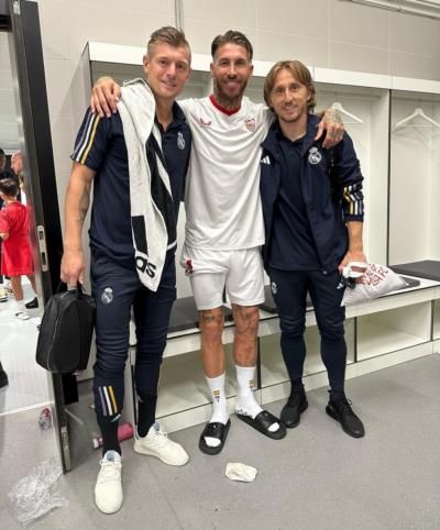 Real Madrid Stars Share Camaraderie In Changing Room Photo