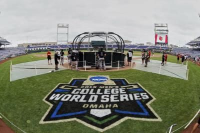 Texas A&M Holds Off Florida In College World Series Opener