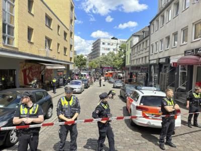 German Police Shoot Man Threatening With Axe In Hamburg