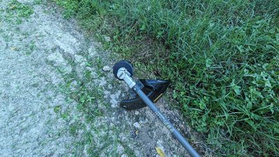 How to edge with a string trimmer—4 experts steps