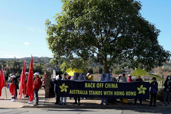 Grand Welcome For China's Li In Canberra Ahead Of Tricky Talks